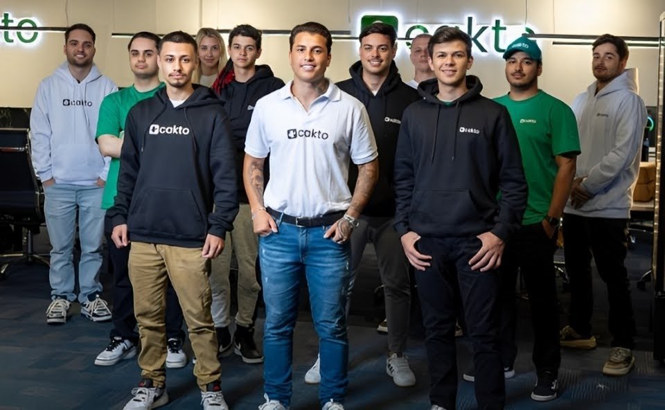Com foco em liberdade e estratégia, Cakto fortalece sua marca com presença na Porsche Cup Brasil