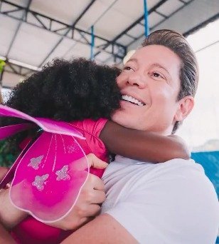 Bispo Bruno Leonardo realiza ação especial do Dia das Crianças e leva amor e esperança a comunidades carentes