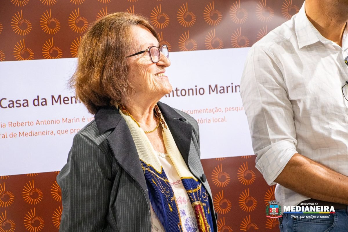 Dia do Professor: Homenagem à Professora Neca emociona Medianeira
