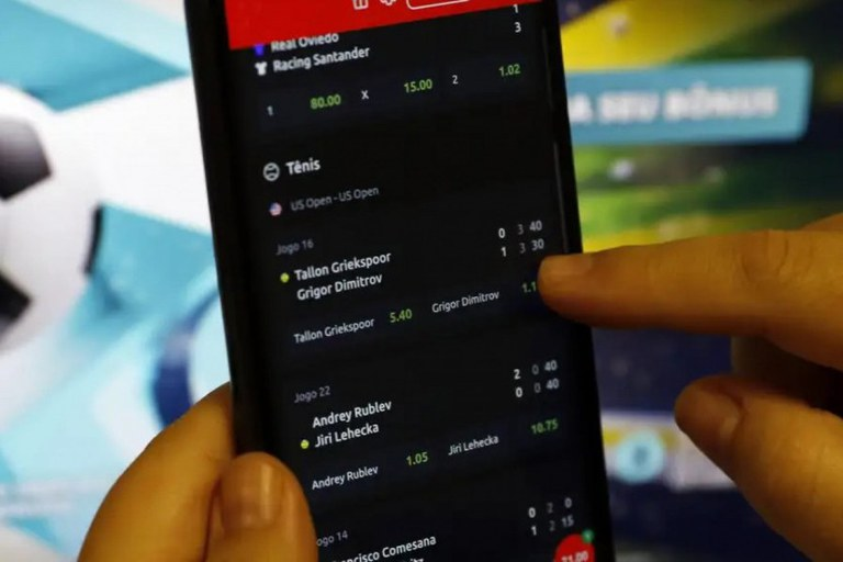Maioria dos apostadores brasileiros gasta até R$ 50 por mês