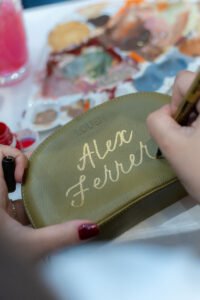 Customização em lettering, por Gabriela Regis