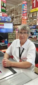 Marisa de Fatima Schon, 69 anos, é operadora de caixa no Fort Atacadista em Joinville